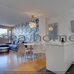 La Madame On La Concha Beach, Seaview Apartment